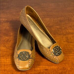 Christian Siriano Brown Cutout Loafers Flats Gold Emblem Sz 9 Cute!